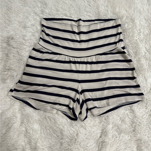 Old Navy Maternity Sleep Shorts - Picture 1 of 7
